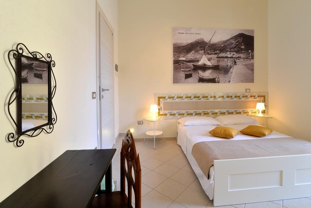 Santi E Saraceni Rooms Σαλέρνο Δωμάτιο φωτογραφία