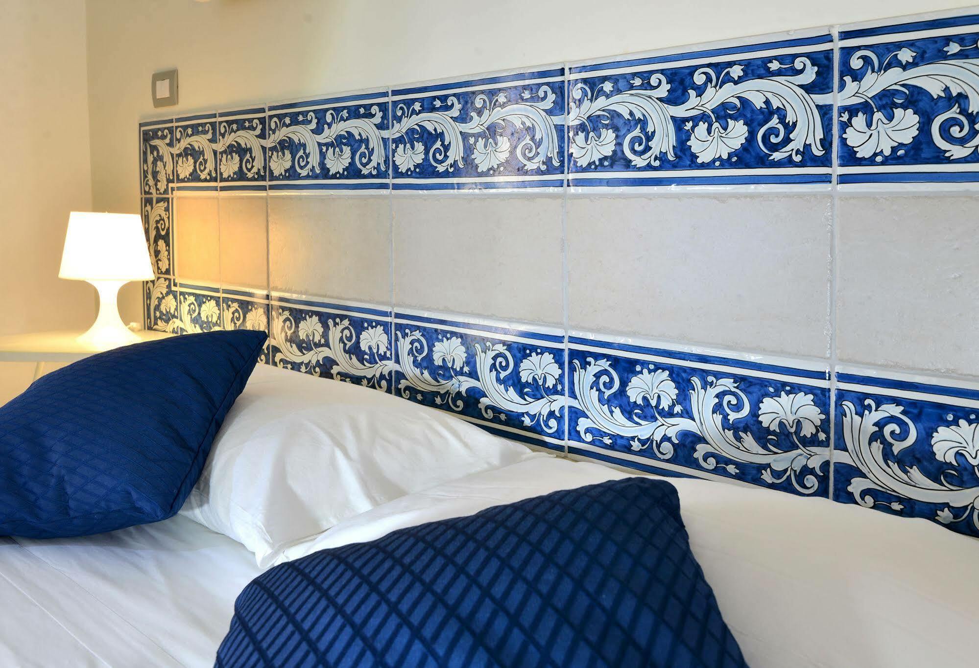 Santi E Saraceni Rooms Σαλέρνο Εξωτερικό φωτογραφία