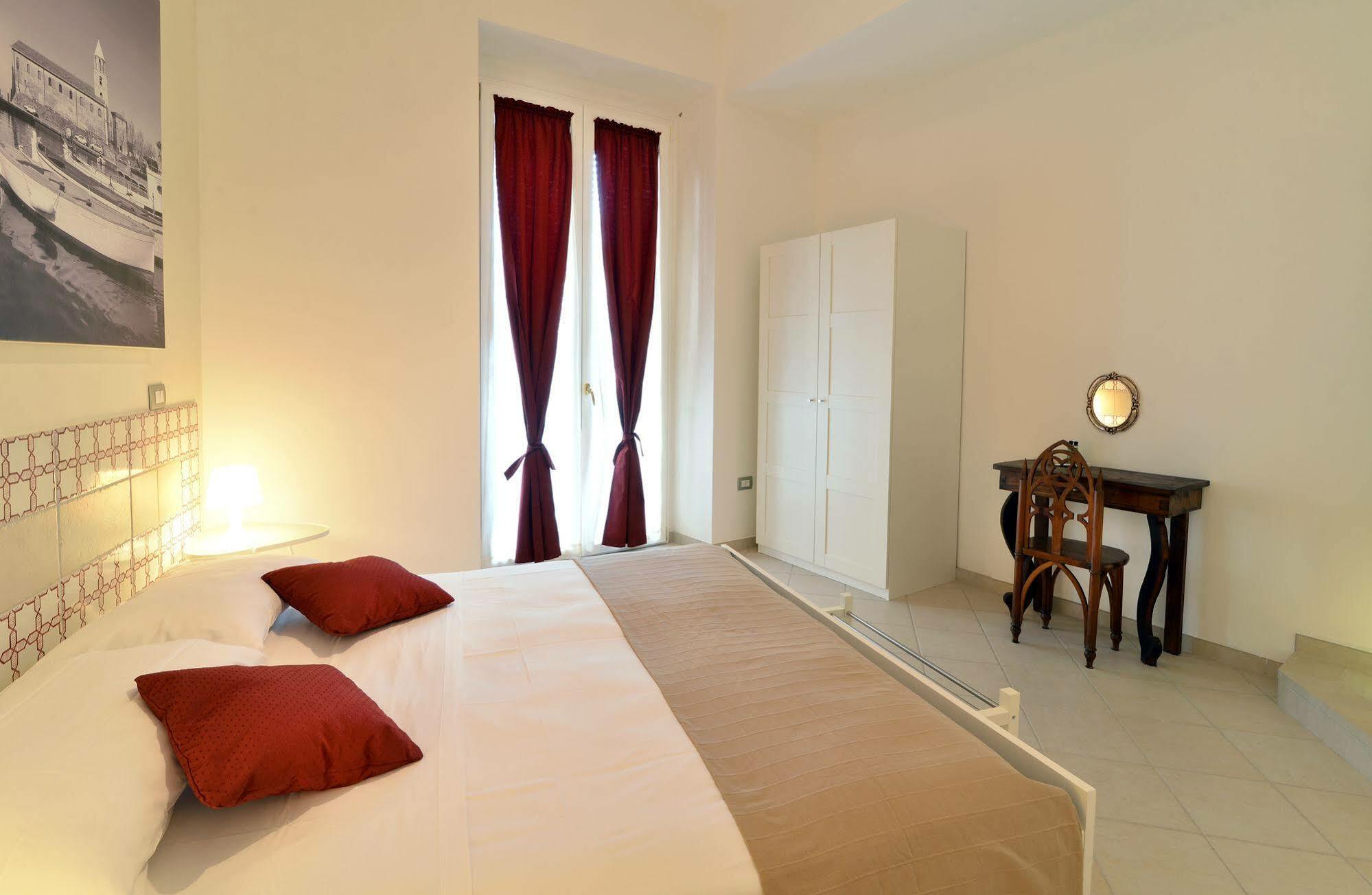 Santi E Saraceni Rooms Σαλέρνο Εξωτερικό φωτογραφία